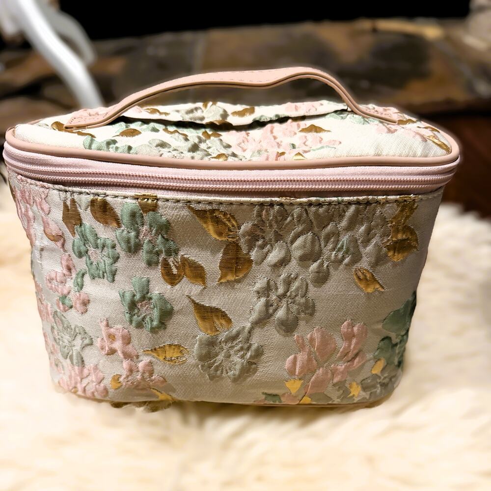 Vince Camuto Pink Gold Floral Brocade Jacquard Travel Train Case Makeup Bag NWOT